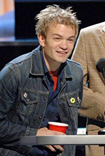How tall is Deryck Whibley?